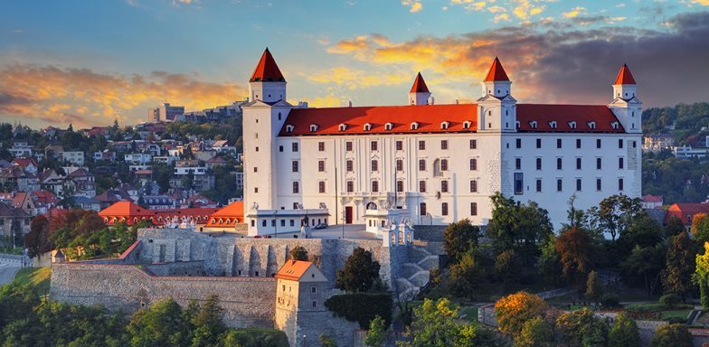 Pešia prehliadka Bratislavy a hradu