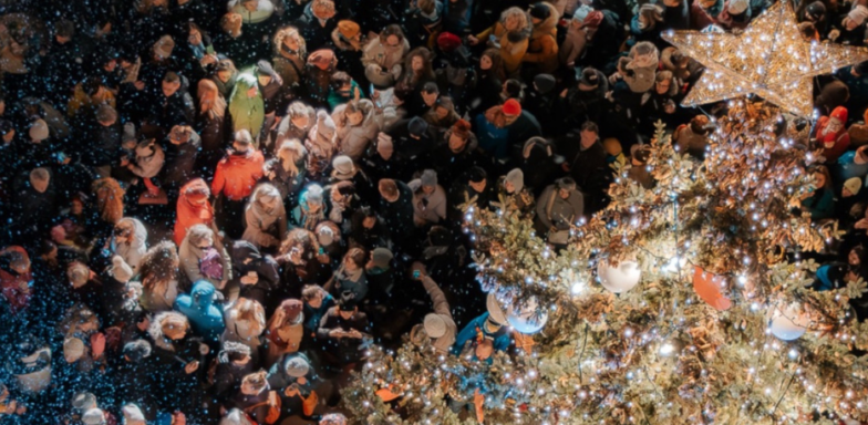 Blick auf das weihnachtliche Bratislava vom Rathausturm und vom Michaelsturm